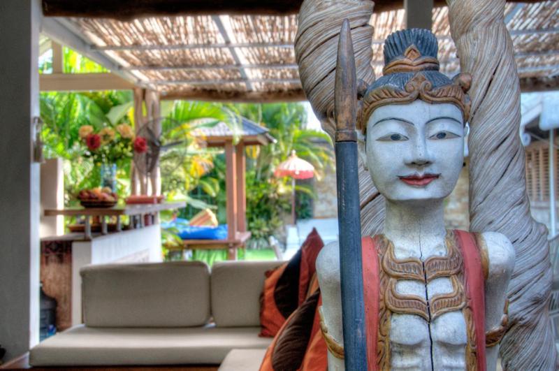 Coco Poco Villa Seminyak Rum bild
